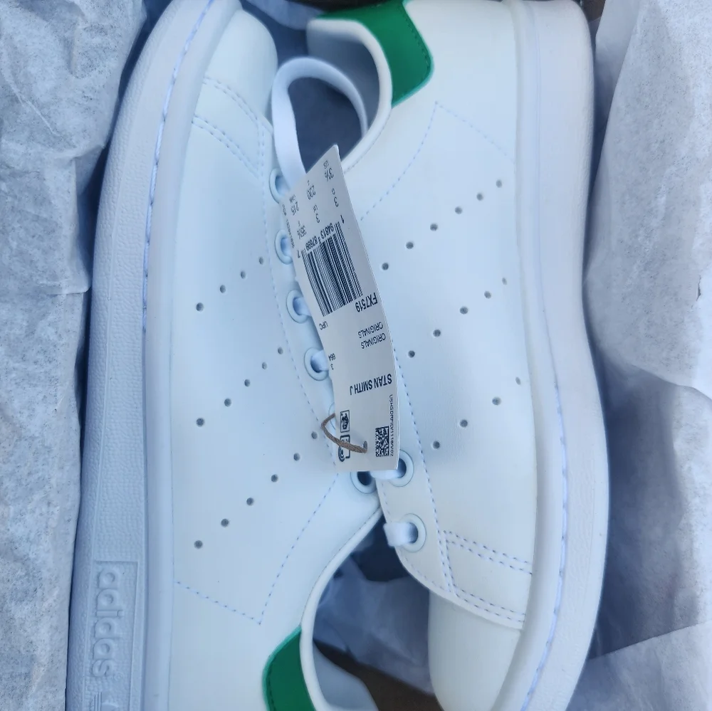 Adidas Originals Stan Smith White & Green  Sneakers Size 3 1/2   NWB